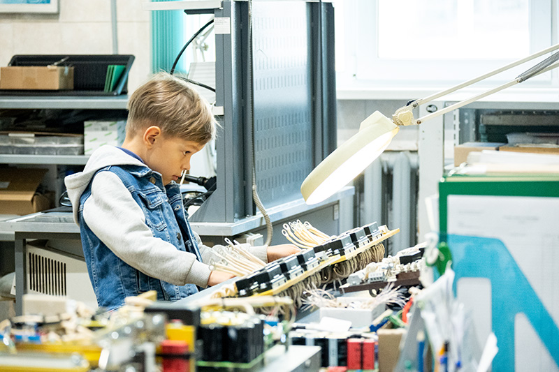 Как в Минске делают электробусы и трамваи? Репортаж из цехов BKM Holding